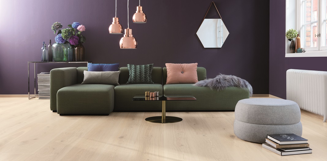 Helles Parkett im Wohnzimmer